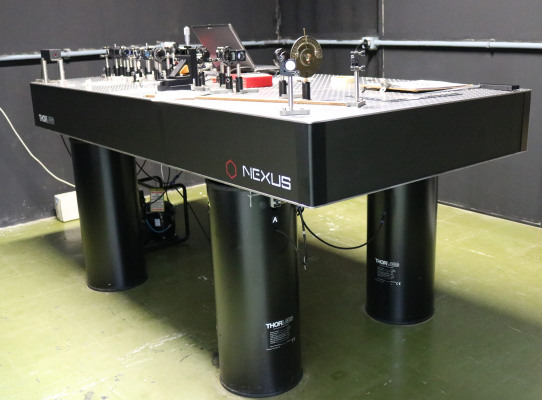 2 Mesas ópticas com amortecimento a ar marca Thorlabs 2mx0,9m (1) (2)